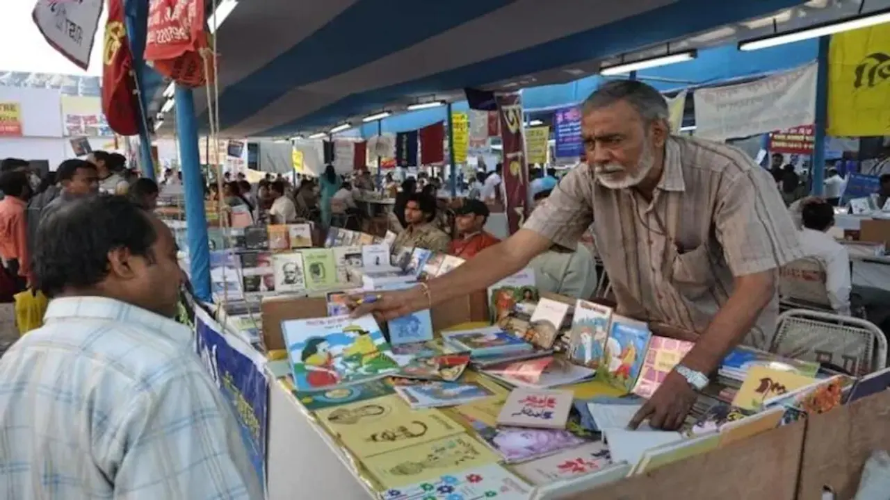 কলকাতা বইমেলা : ‘বই কিনুন, লাইব্রেরি জিতুন’