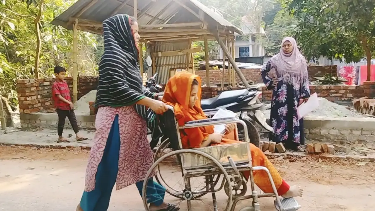 মেয়ের কষ্ট দেখে প্রতিবন্ধী স্কুল গড়লেন ভ্যানচালক বাবা