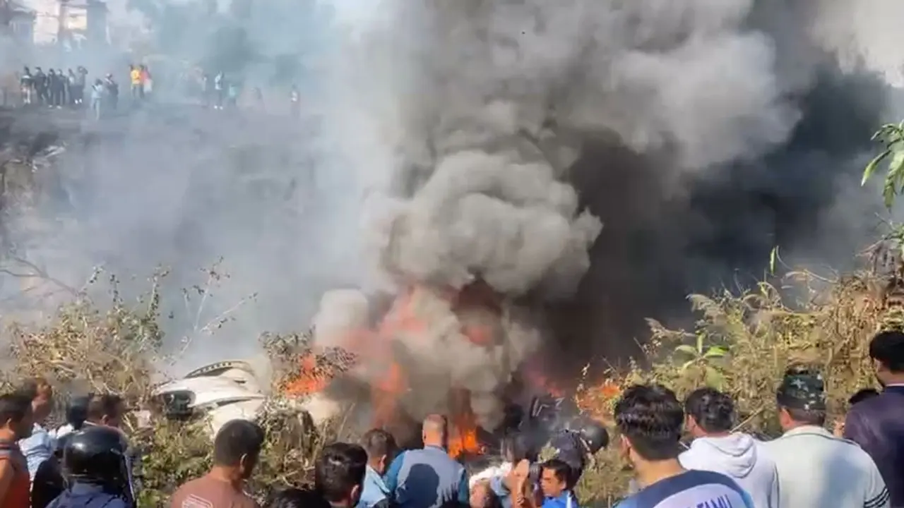 ৭২ আরোহী নিয়ে নেপালে প্লেন বিধ্বস্ত