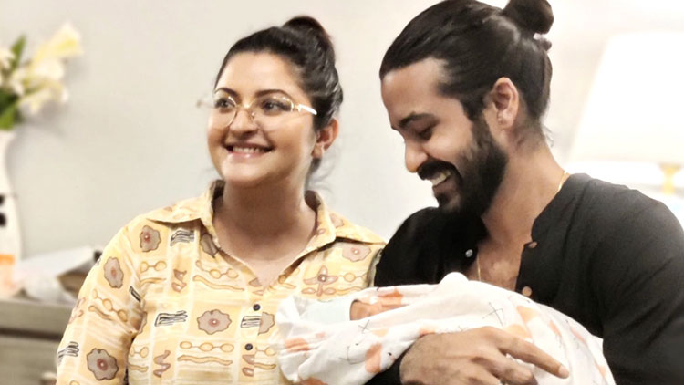ছেলে রাজ্যের সঙ্গে পরীমণি ও রাজ