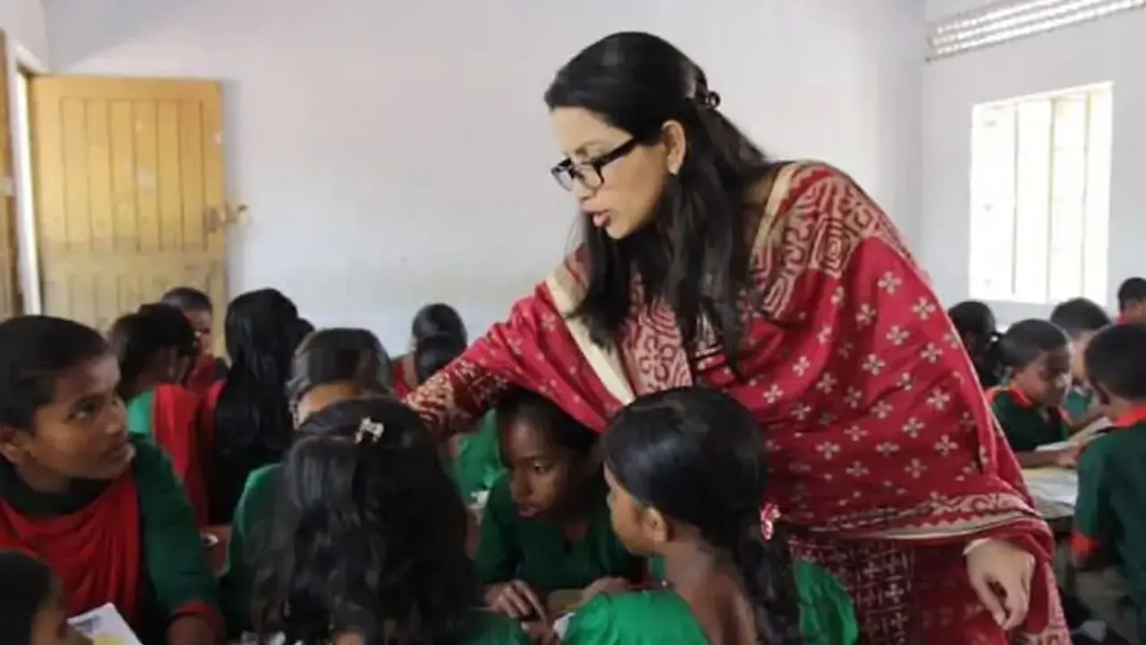 বছরে ৭৬ দিন ছুটি চেয়ে বাংলাদেশ প্রাথমিক শিক্ষক সমিতির স্মারকলিপি
