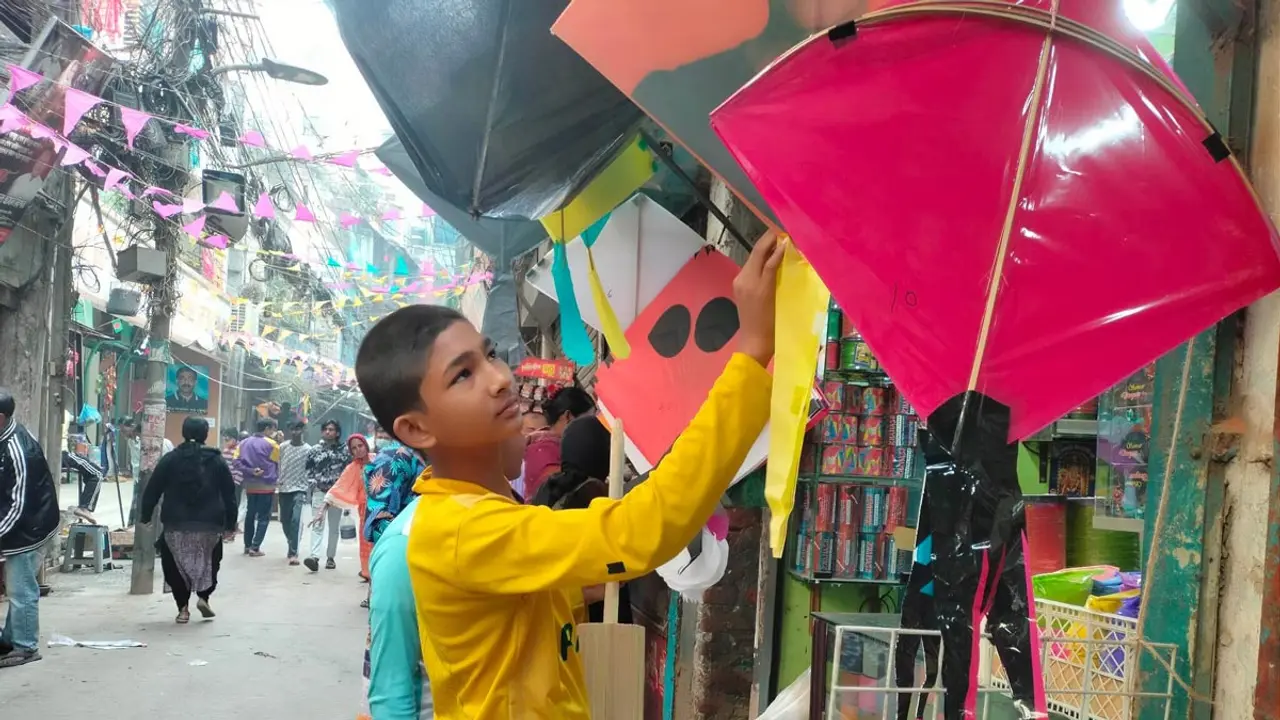 সাকরাইন সামনে রেখে পুরান ঢাকায় উৎসবের আমেজ