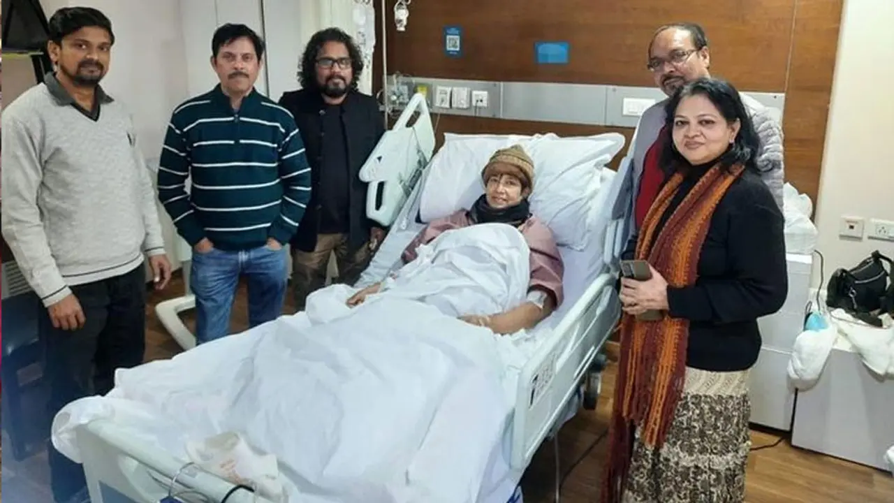 লাখ লাখ টাকা দিয়ে পঙ্গুত্ব কিনে বাড়ি ফিরলাম : আফসোস তসলিমার