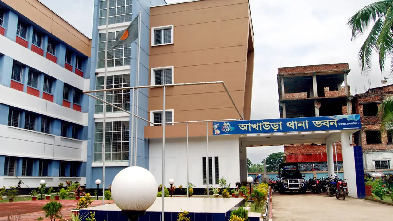 জোর করে থানায় নেওয়ার চেষ্টা, পুলিশের সামনেই নারীর বিষপান