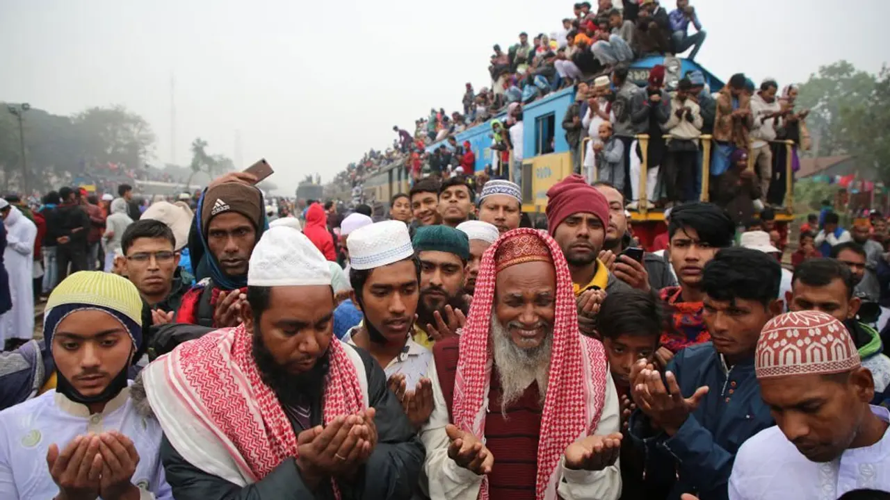 বিশ্ব ইজতেমা কি গরিবের হজ? ইসলাম যা বলে