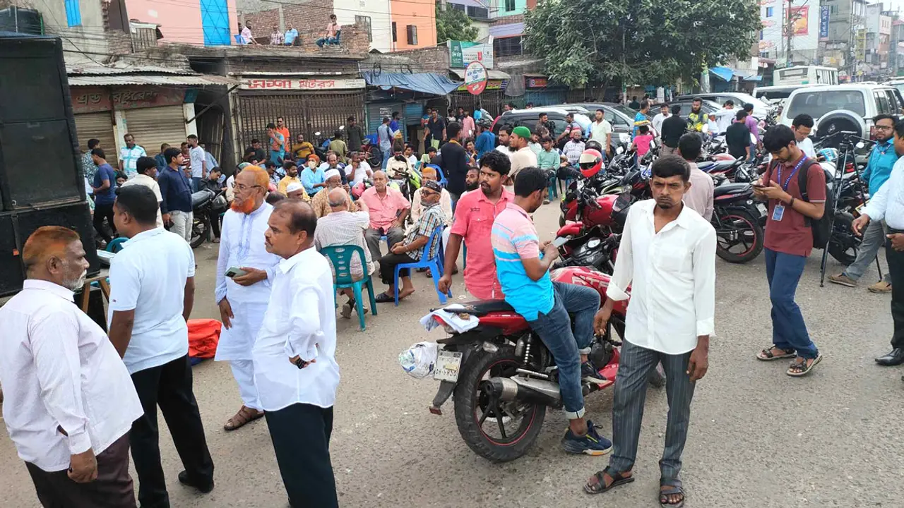 গাবতলীতে সতর্ক অবস্থানে পুলিশ, উপস্থিত আ.লীগের কর্মীরা