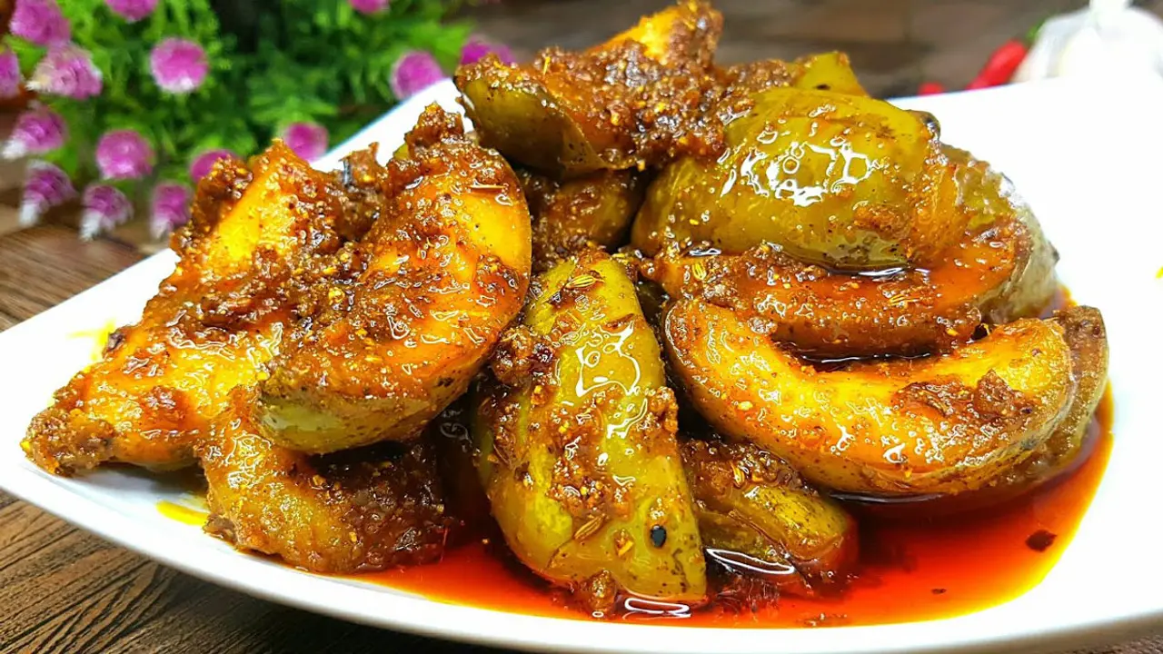 আমড়ার টক-মিষ্টি আচার তৈরির রেসিপি