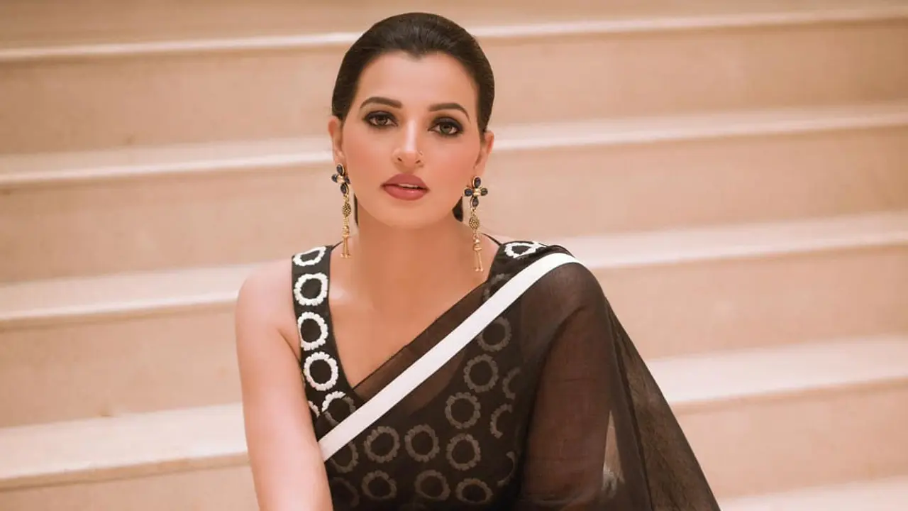 বয়স্ক মন্ত্রী-এমপিদের চেয়ে আমি অ্যাডভান্স: বর্ষা