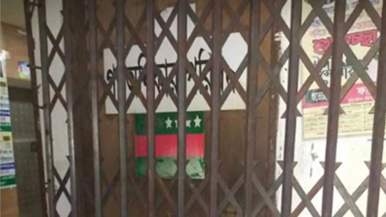 কার্যালয়ে তালা, জিডি করবেন নুর