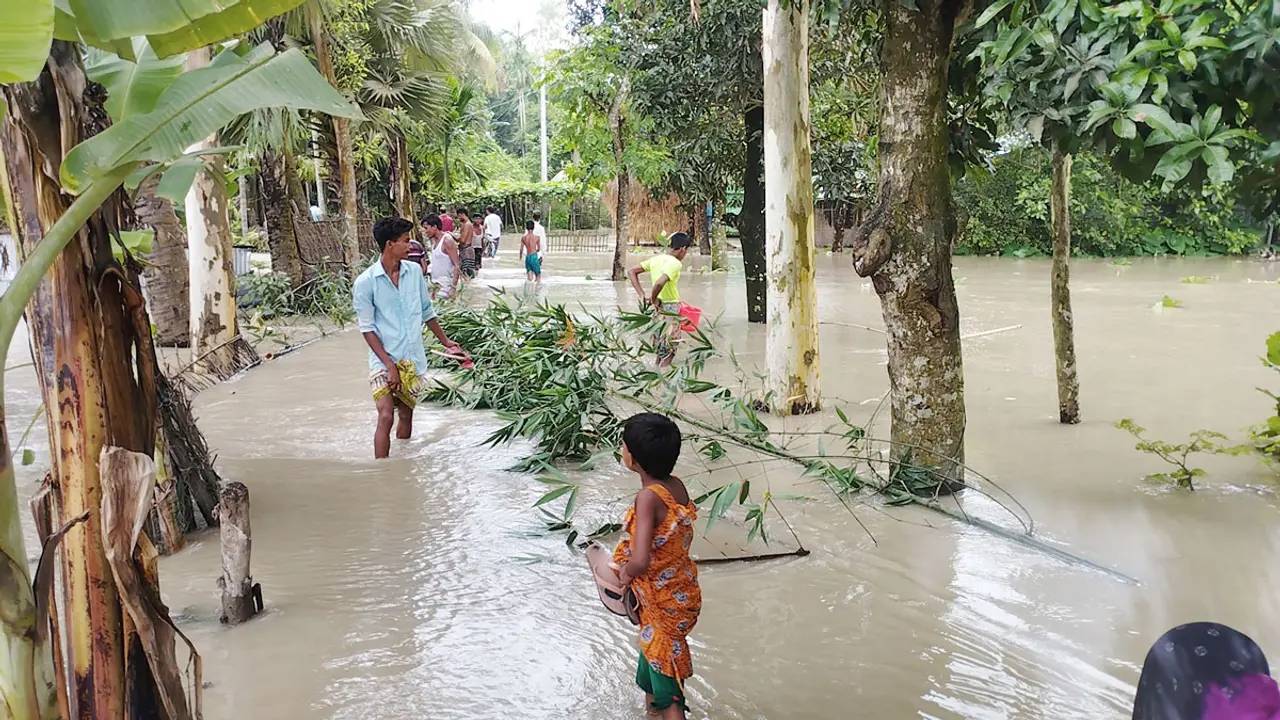 কুড়িগ্রামে বন্যা পরিস্থিতির অবনতি, পানিবন্দি ১৫ হাজার পরিবার
