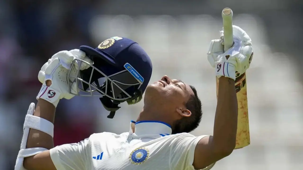 সবে শুরু, অভিষেক টেস্টে সেঞ্চুরি হাঁকিয়ে জয়সওয়াল