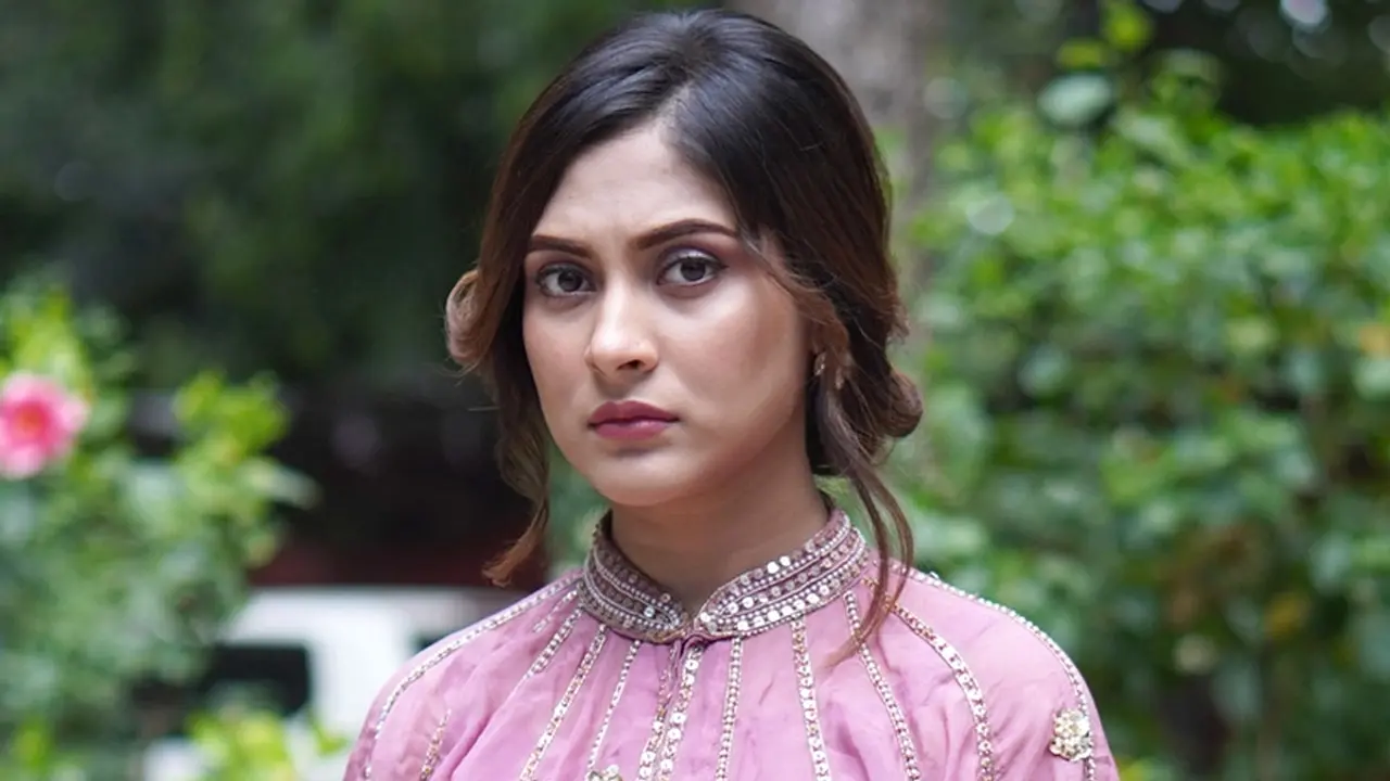 মুগ্ধতা ছড়াচ্ছেন মেহজাবীন