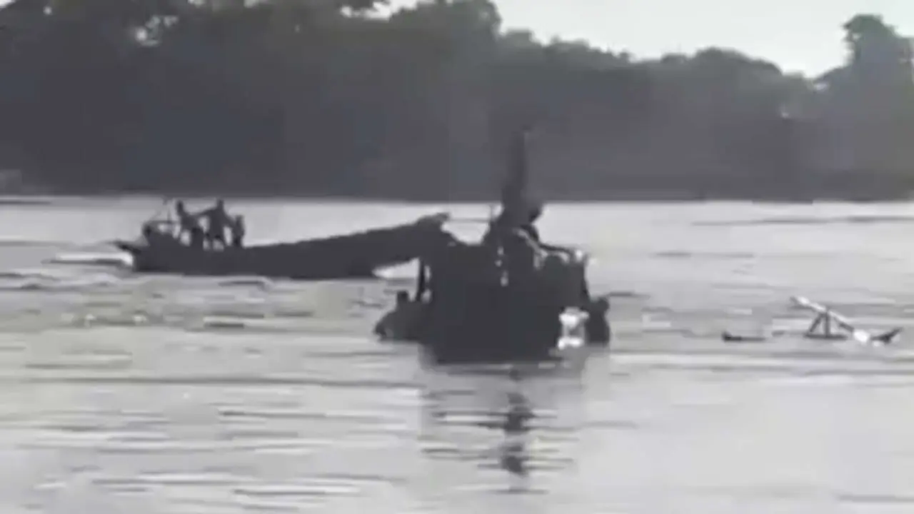 নেত্রকোণায় কংস নদীতে নৌকাডুবি, ৩ যাত্রী নিখোঁজ