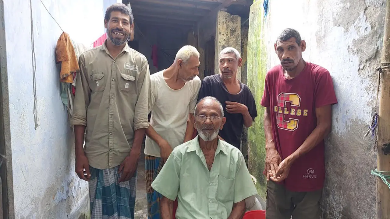 চার প্রতিবন্ধী ছেলেকে নিয়ে বৃদ্ধ বাবার জীবনযুদ্ধ