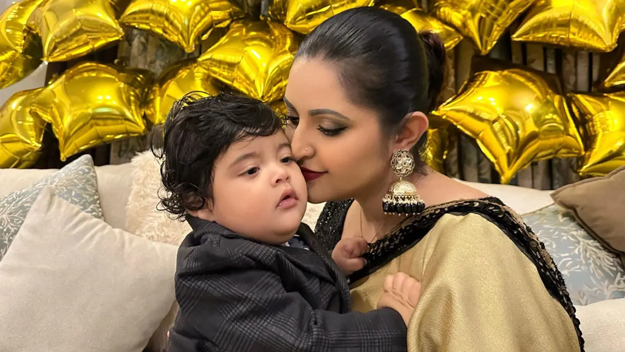 ছেলেকে নিয়ে হাসপাতালে পরীমণি
