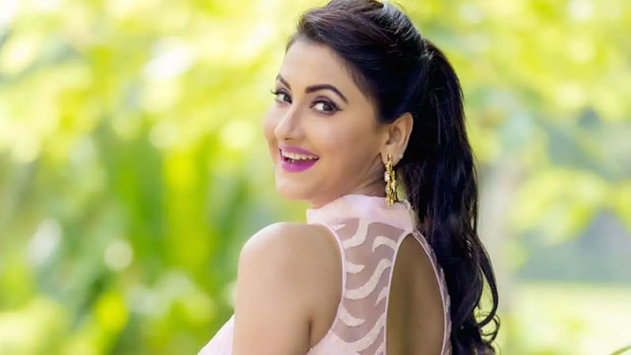 নতুন ব্যবসা শুরু করলেন রচনা
