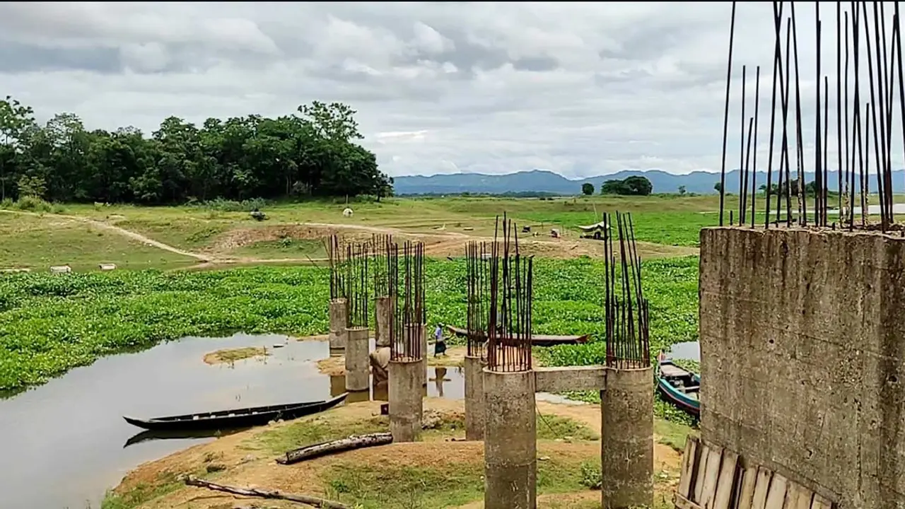 ৬ বছরেও শেষ হয়নি সেতুর কাজ, ভোগান্তিতে চার শতাধিক পরিবার