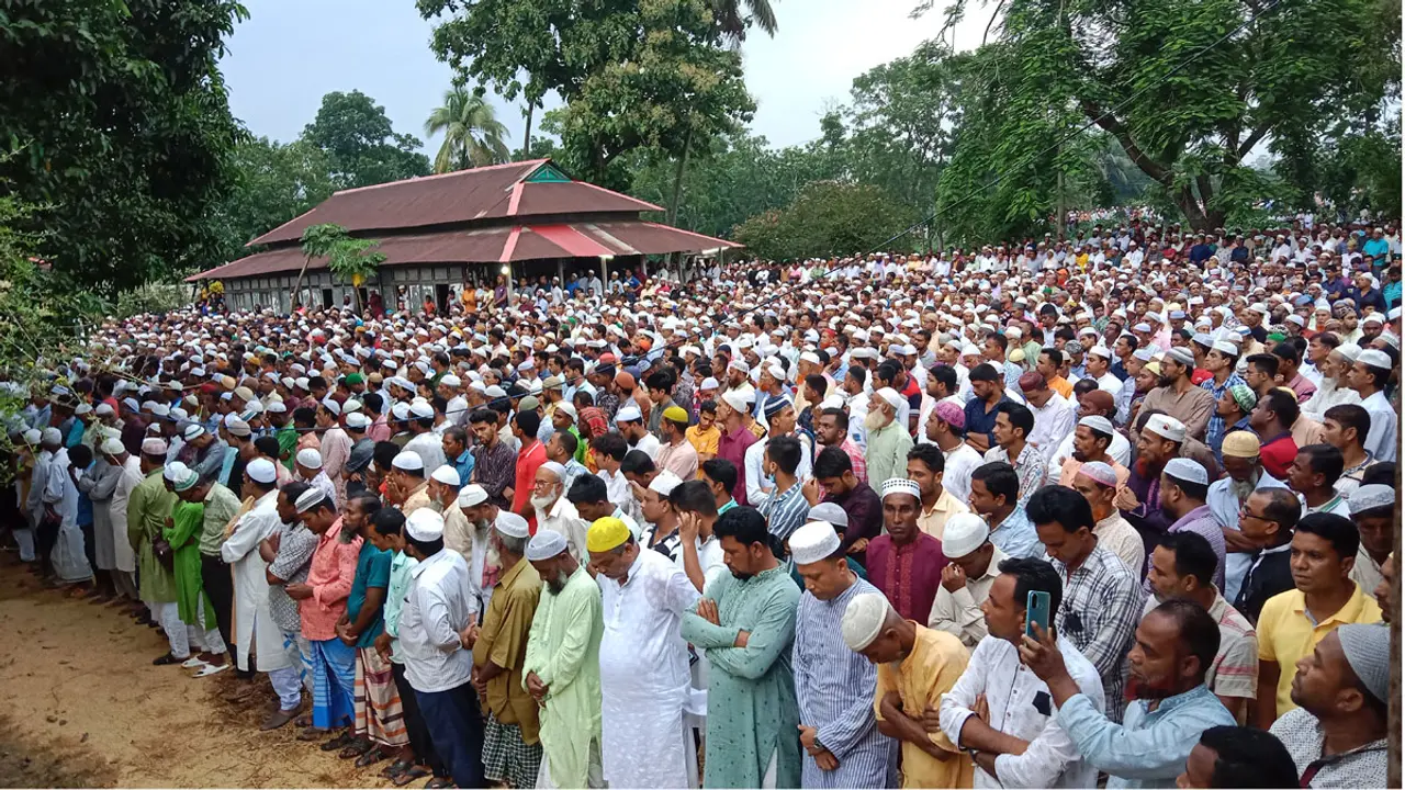 স্বামীর কবরে চিরনিদ্রায় শায়িত হলেন রেবেকা মমিন
