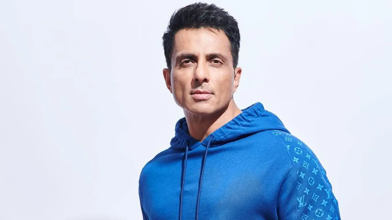 সোনু সুদের মন্তব্যে ক্ষুব্ধ নেটিজেনরা