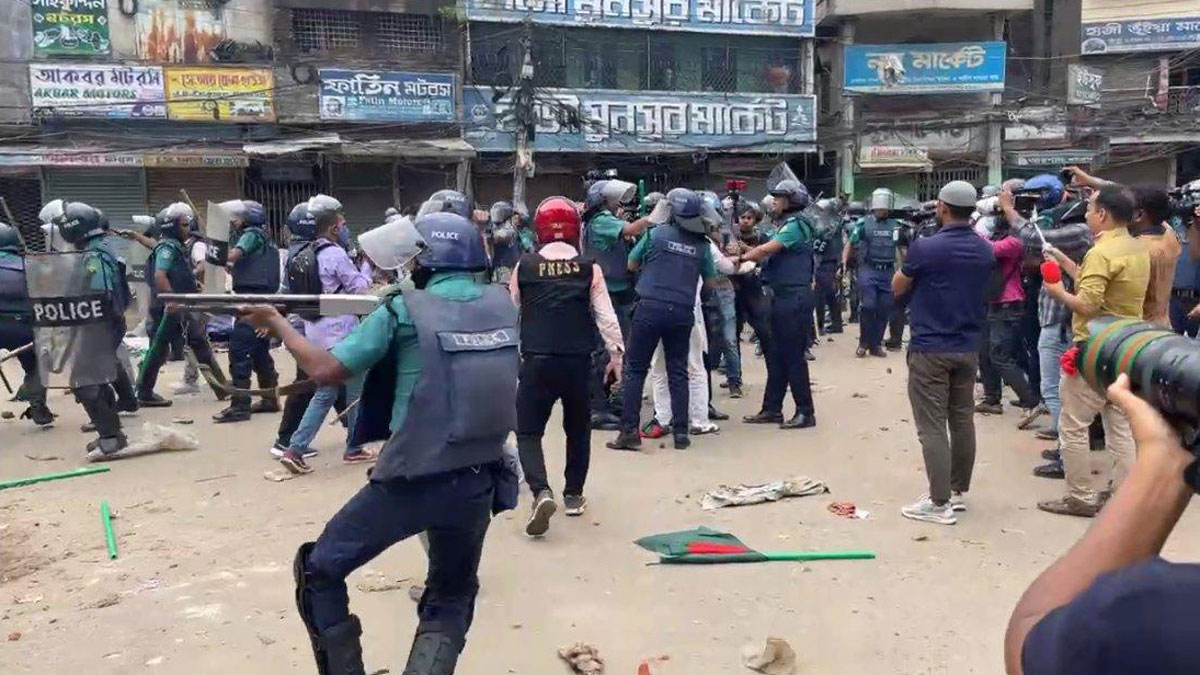 ধোলাইখালে বিএনপি-পুলিশ সংঘর্ষ