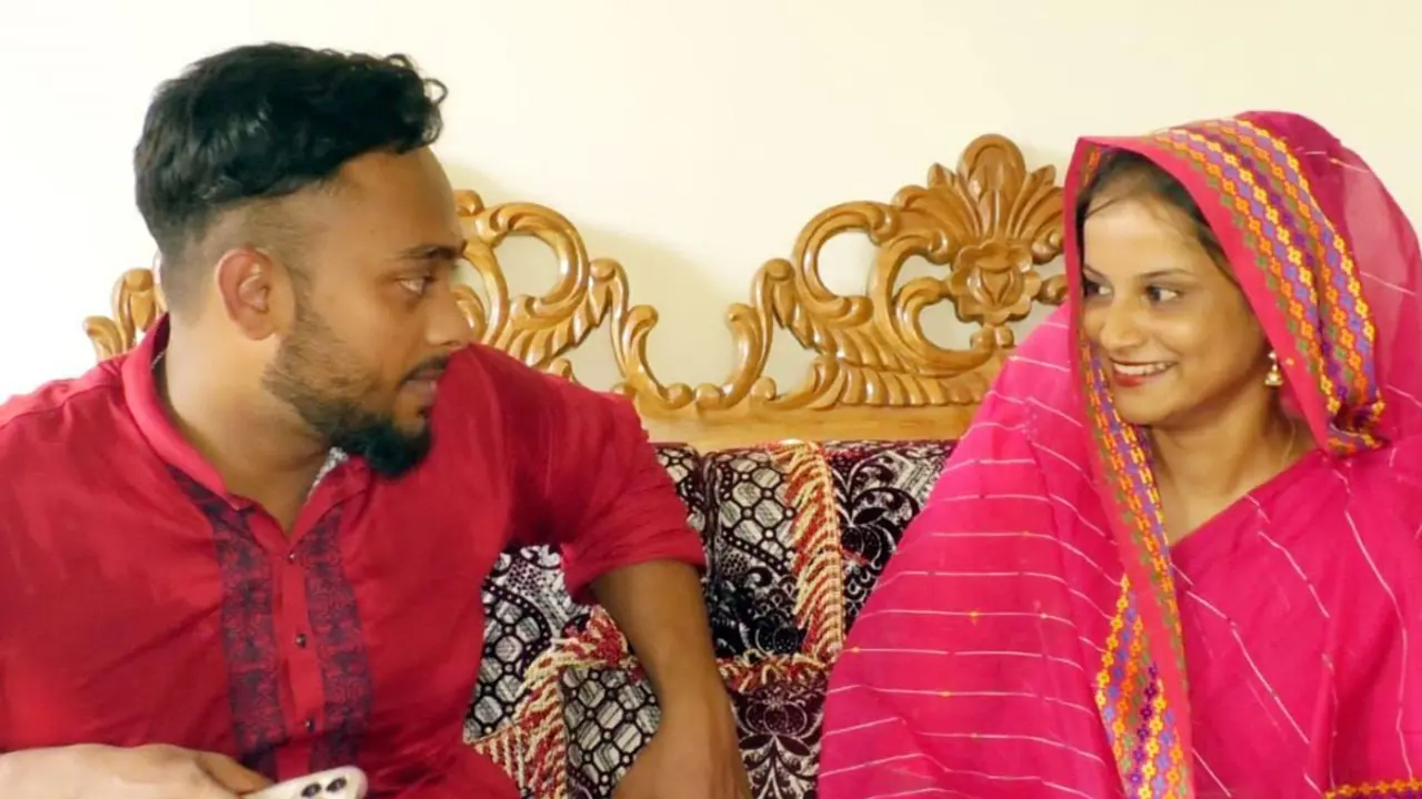 প্রেমের টানে মালয়েশিয়ান তরুণী এখন নোয়াখালীতে