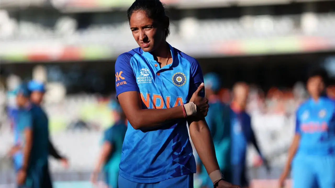 হারমানপ্রীতকে দুই ম্যাচ নিষিদ্ধ করল আইসিসি