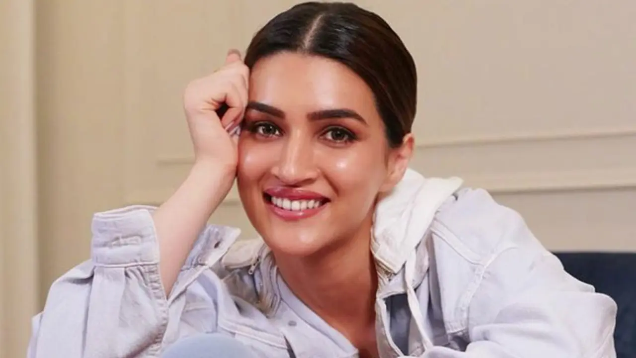 এবার নতুন পথে কৃতি শ্যানন