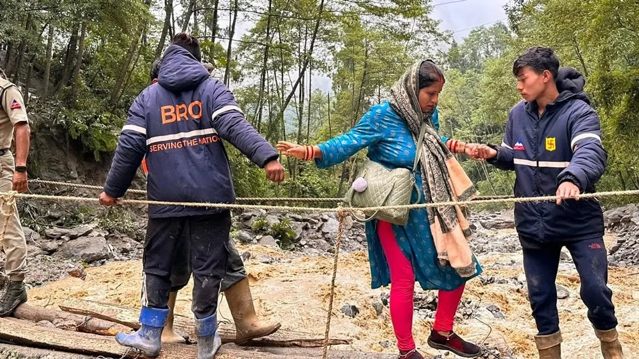 সিকিমে আটকেপড়া ২ হাজার পর্যটক উদ্ধার