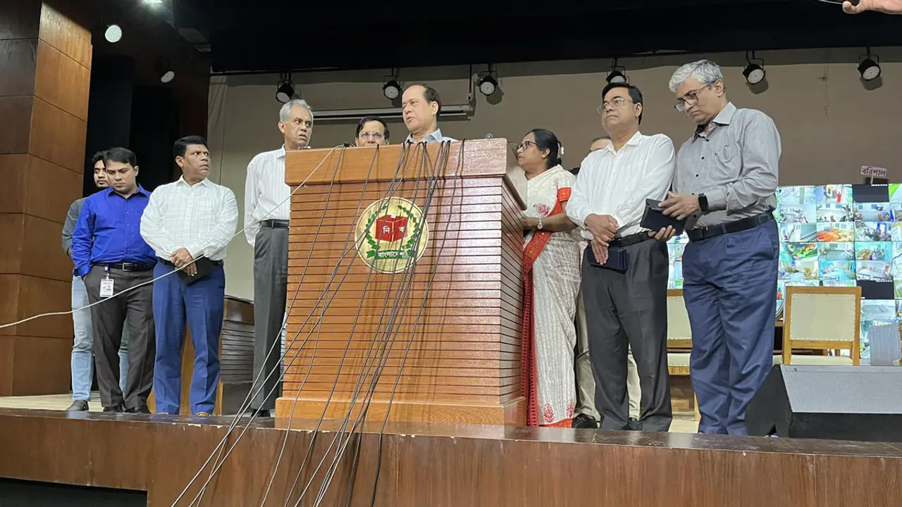 বরিশালে মেয়রপ্রার্থীর রক্তক্ষরণ দেখিনি : সিইসি