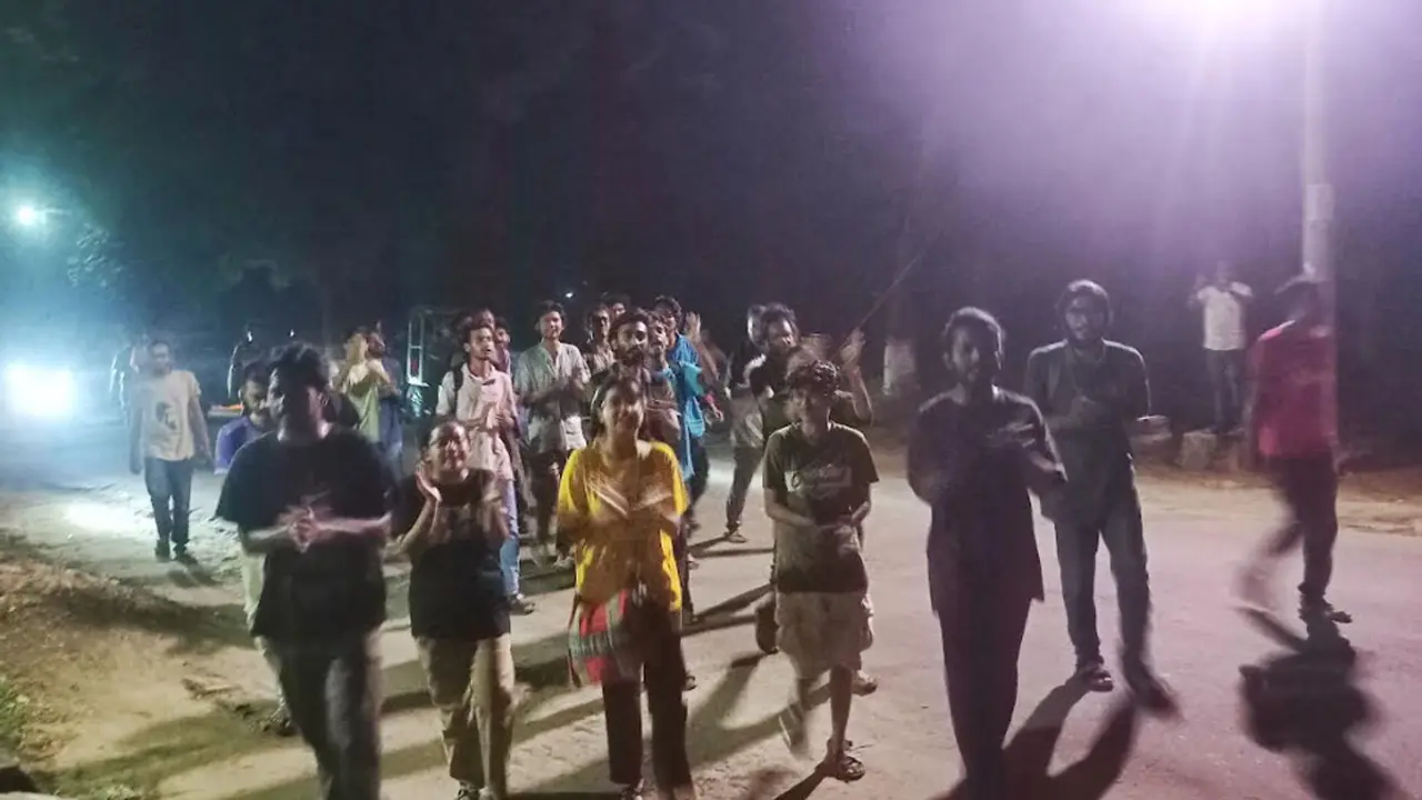 গণরুম বিলুপ্তির দাবিতে জাবি শিক্ষার্থীদের বিক্ষোভ