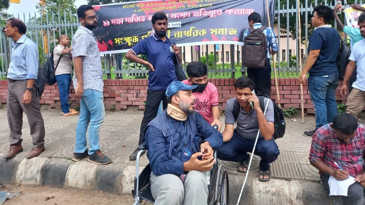 প্রতিবন্ধী নাগরিক সমাজের পদযাত্রায় পুলিশের বাধা