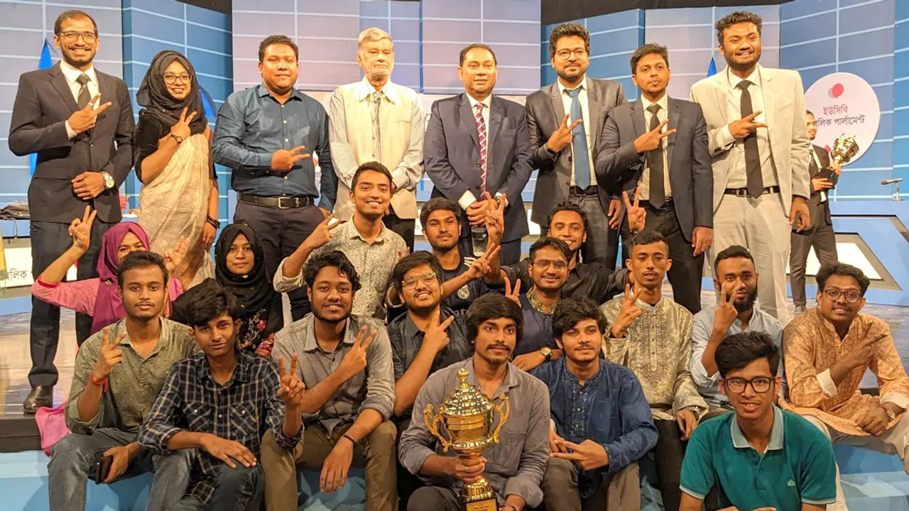 এটিএন বাংলার বিতর্ক প্রতিযোগিতায় বিজয়ী জগন্নাথ বিশ্ববিদ্যালয়