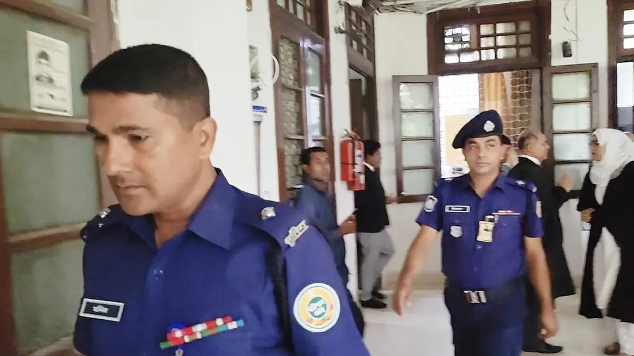 শুধু ক্ষমা করার জন্য বসে নেই : দুই পুলিশ কর্মকর্তাকে হাইকোর্ট