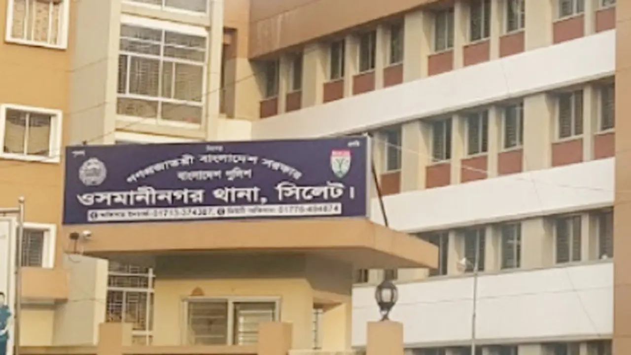 দাঁড়িয়ে থাকা ট্রাকে আরেক ট্রাকের ধাক্কা, নিহত ৩