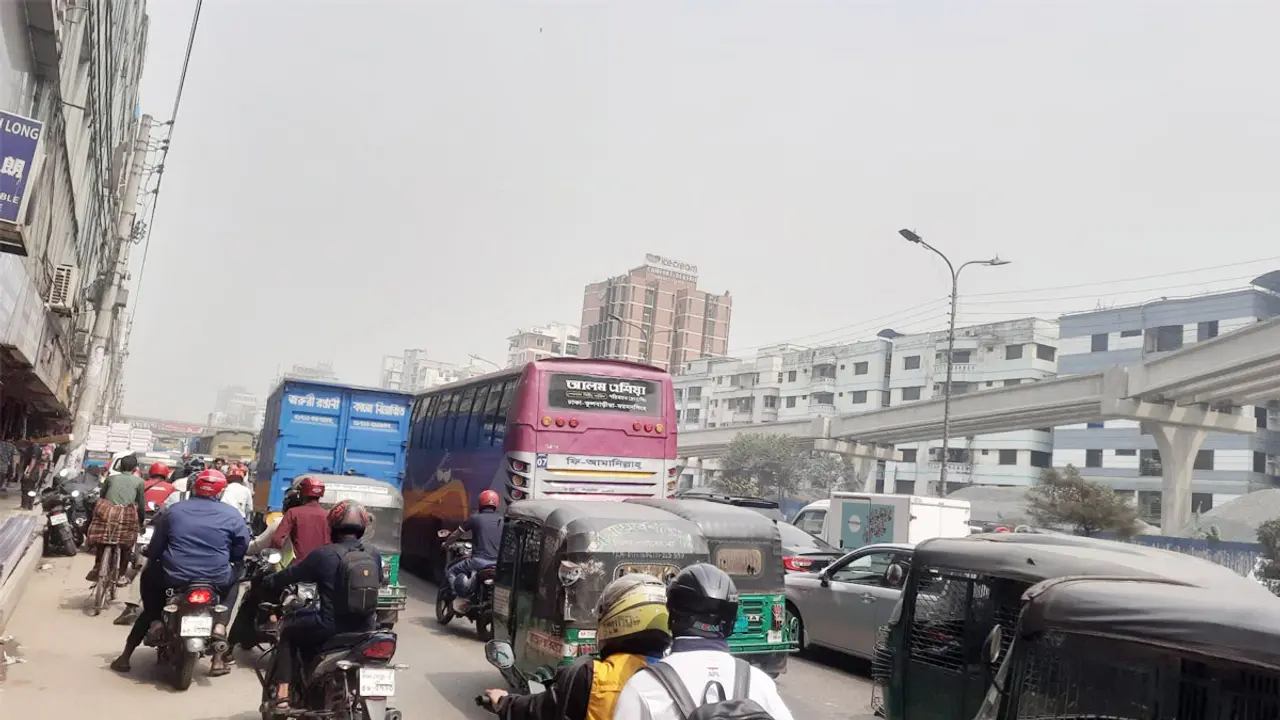 দুই ঘণ্টা পর বনানীতে যান চলাচল স্বাভাবিক
