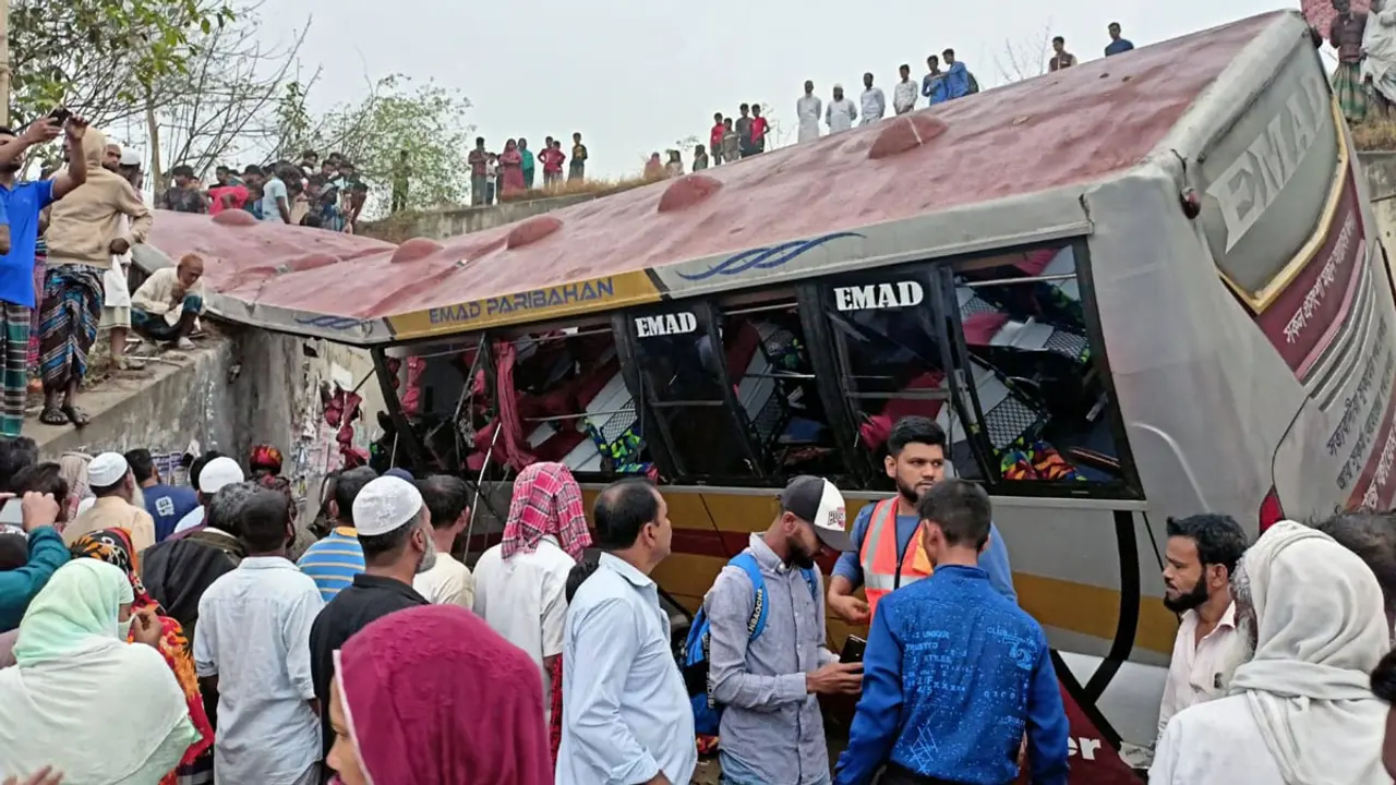 ‘আল্লাহ ফেরেশতা পাঠায়া আমাগো বাঁচাইছে’