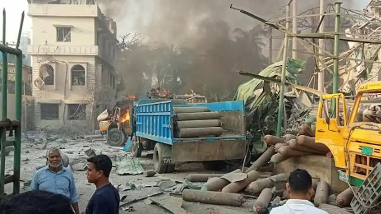 সীতাকুণ্ডে অক্সিজেন প্ল্যান্টে বিস্ফোরণ