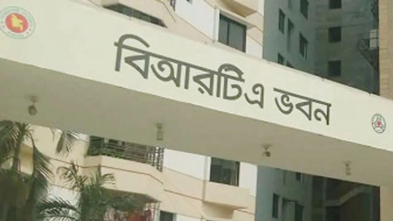 কিউআর কোড সম্বলিত ই-পেপার ড্রাইভিং লাইসেন্স দিচ্ছে বিআরটিএ