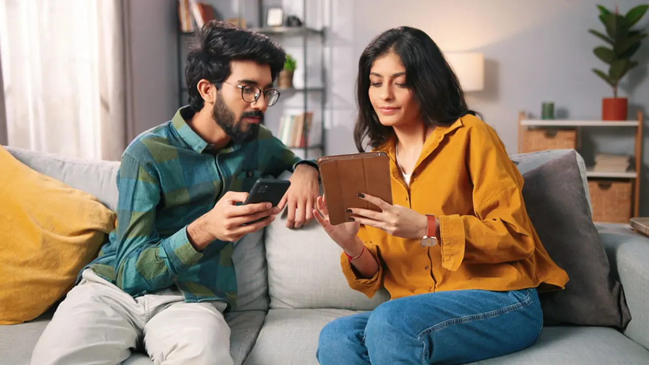 সোশ্যাল মিডিয়ায় সঙ্গীকে নিয়ে যা পোস্ট করবেন না