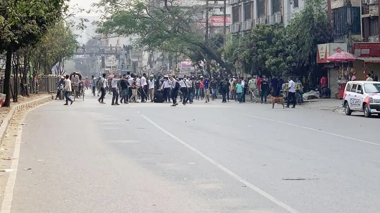 সায়েন্সল্যাবে তিন কলেজের শিক্ষার্থীদের সংঘর্ষ, টিয়ারশেল নিক্ষেপ