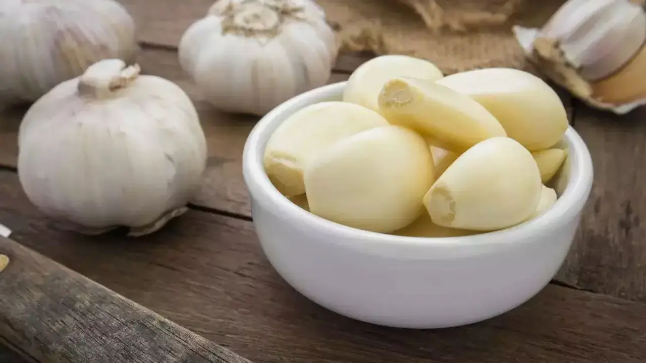রসুন খাওয়া যাদের জন্য বিপজ্জনক