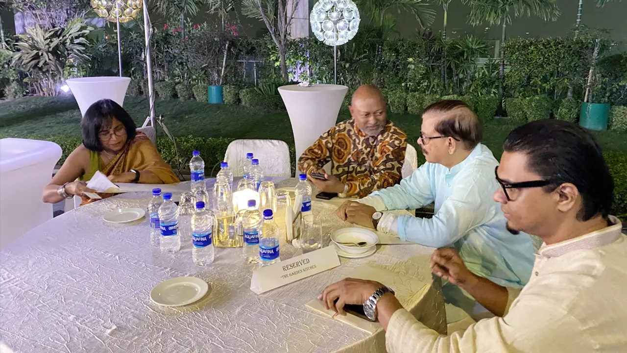 ফরহাদ মজহার ও শওকত মাহমুদের নৈশভোজে অংশ নিলেন যারা