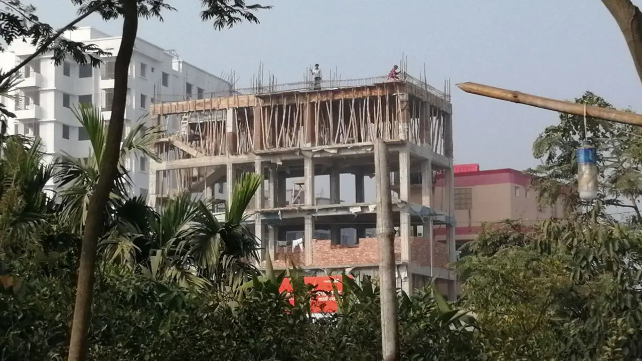 সাধারণের নাগালের বাইরে ফ্ল্যাটের দাম