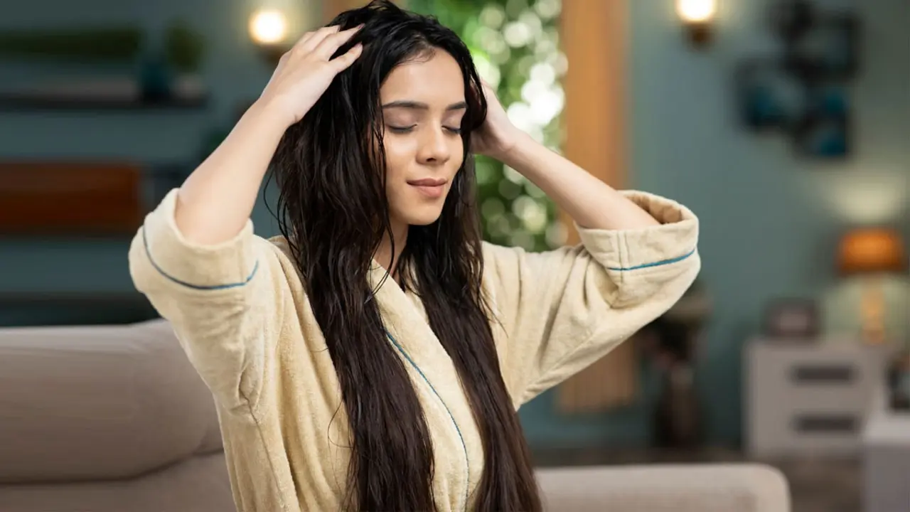 Hair Care : চুলে লবঙ্গের পানি ব্যবহারের উপকারিতা