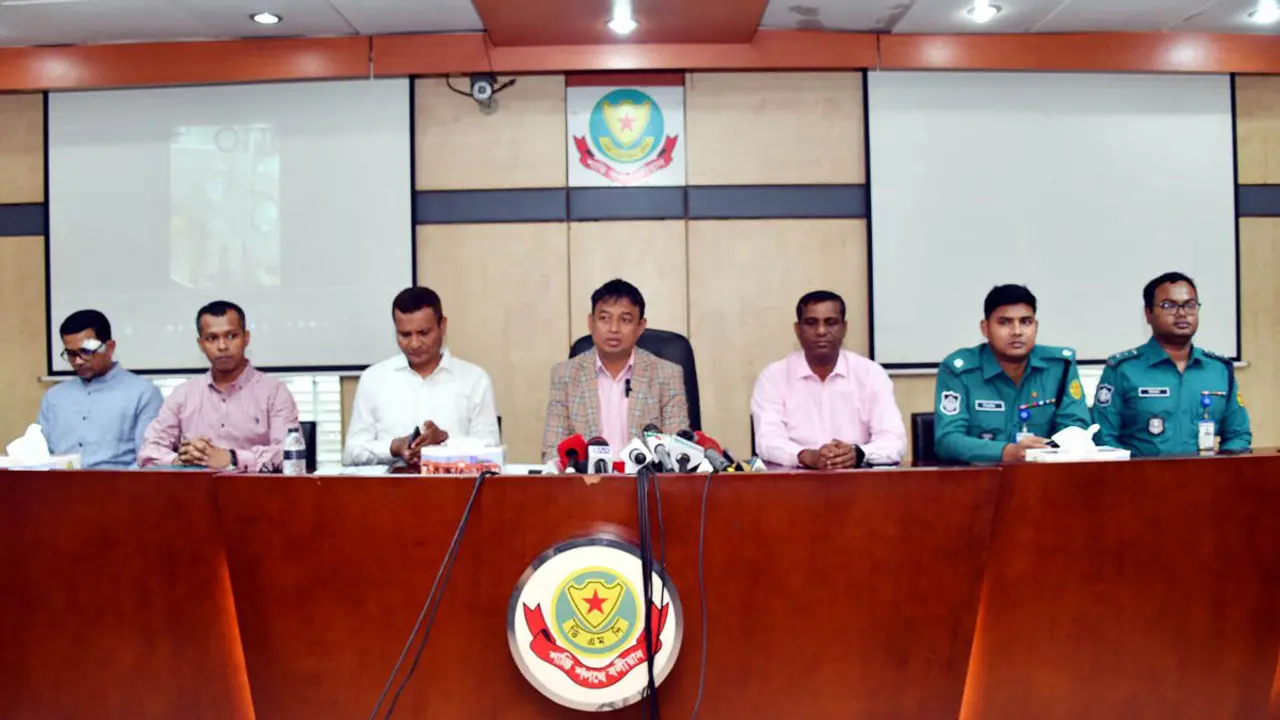 বিল্ডিং কোড মানা হয়েছে কি না রাজউকের দেখা উচিত ছিল : ডিবিপ্রধান