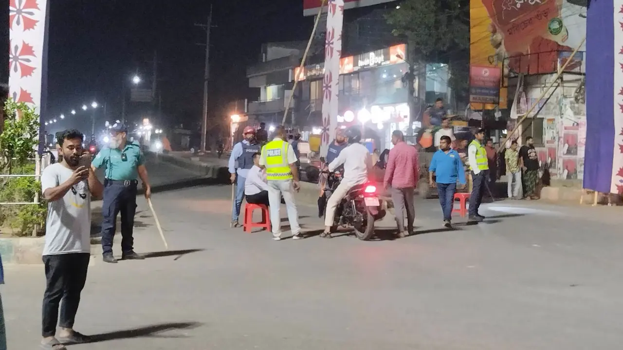 ৩ ঘণ্টা ধরে রাজশাহী-ঢাকা মহাসড়কে যান চলাচল বন্ধ