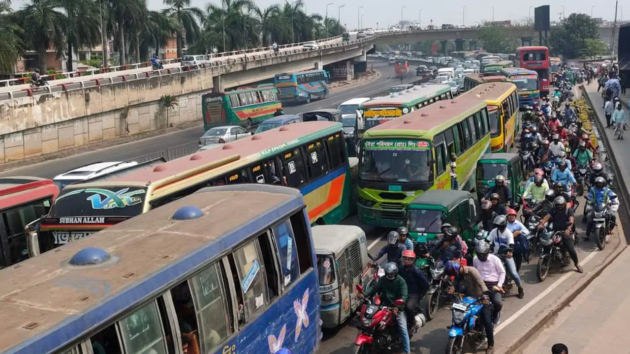 রমজানের প্রথম কর্মদিবসে রাজধানীজুড়ে যানজট