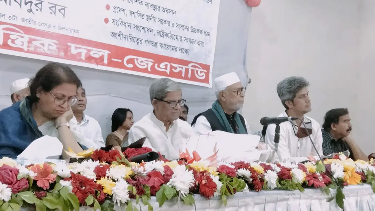 ‘বর্গী’দের মতো লুটের আসর বসিয়েছে আওয়ামী লীগ : ফখরুল