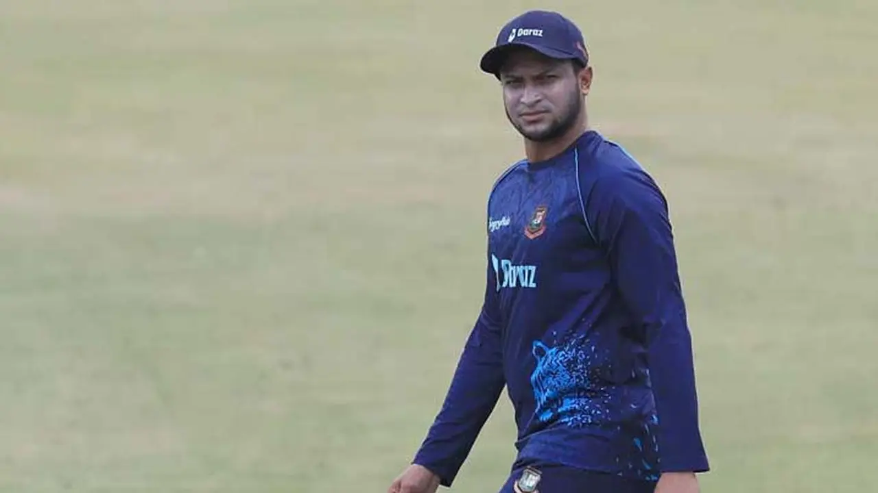 হঠাৎ ঢাকায় সাকিব-মুস্তাফিজ