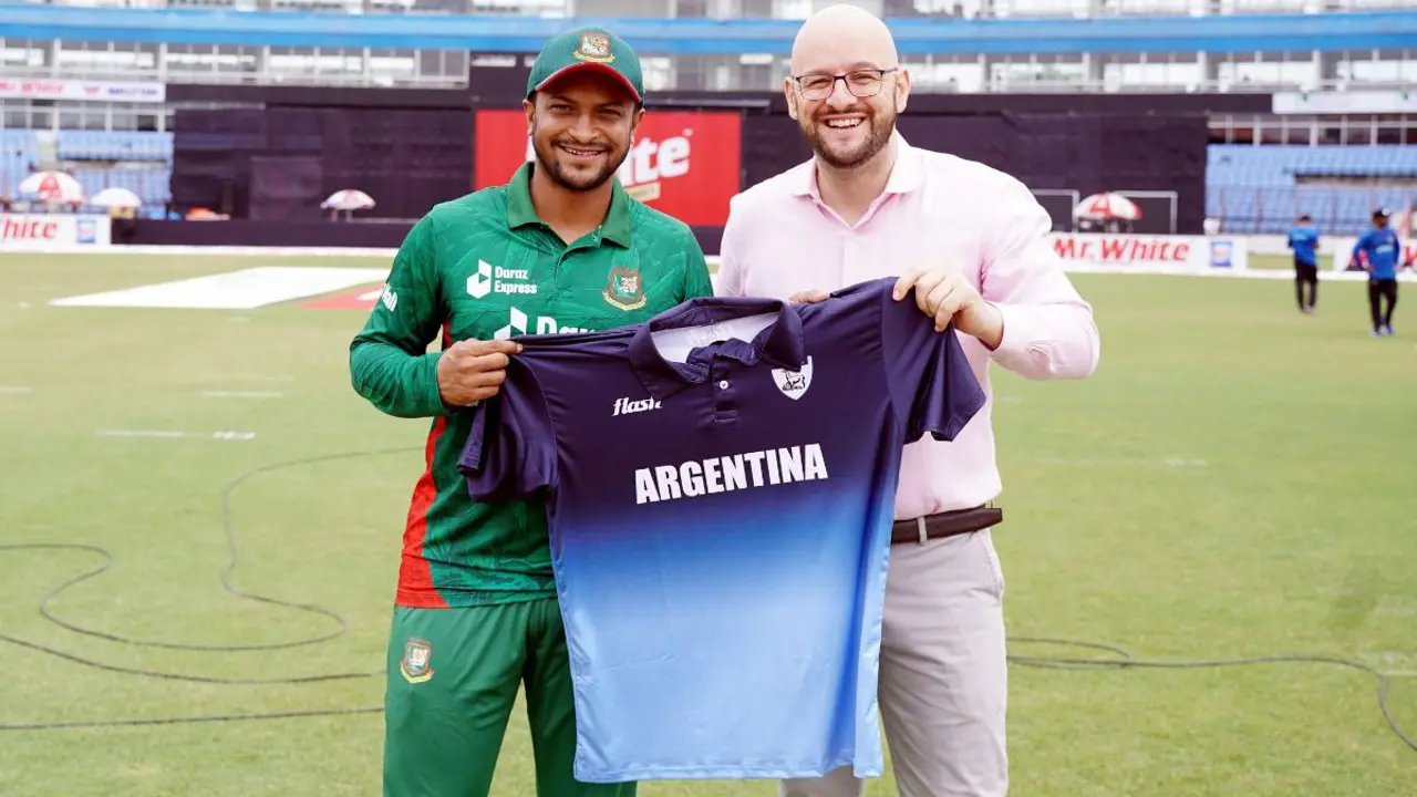 সাকিবের হাতে আর্জেন্টিনার উপহার